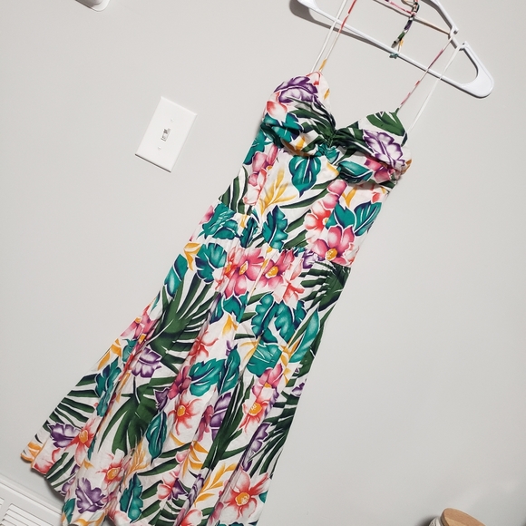 Dress - Picture 2 of 8